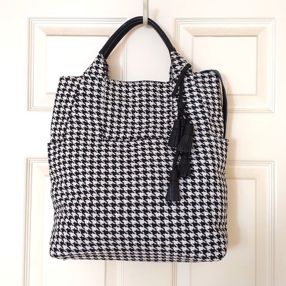 NWT. The Limited Houndstooth pattern shoulder/crossbody bag w/big front pockets. - Picture 2 of 8